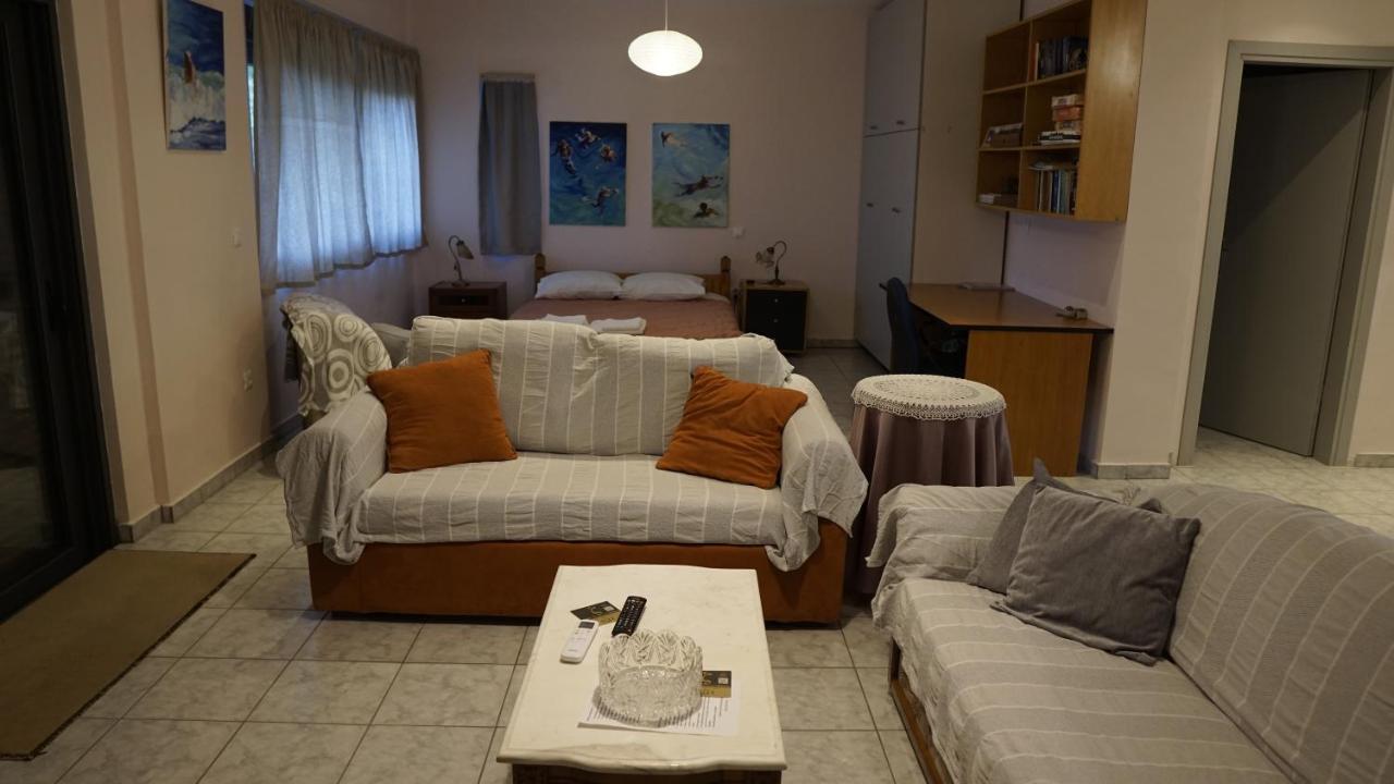Romanos Patras Studio Luaran gambar